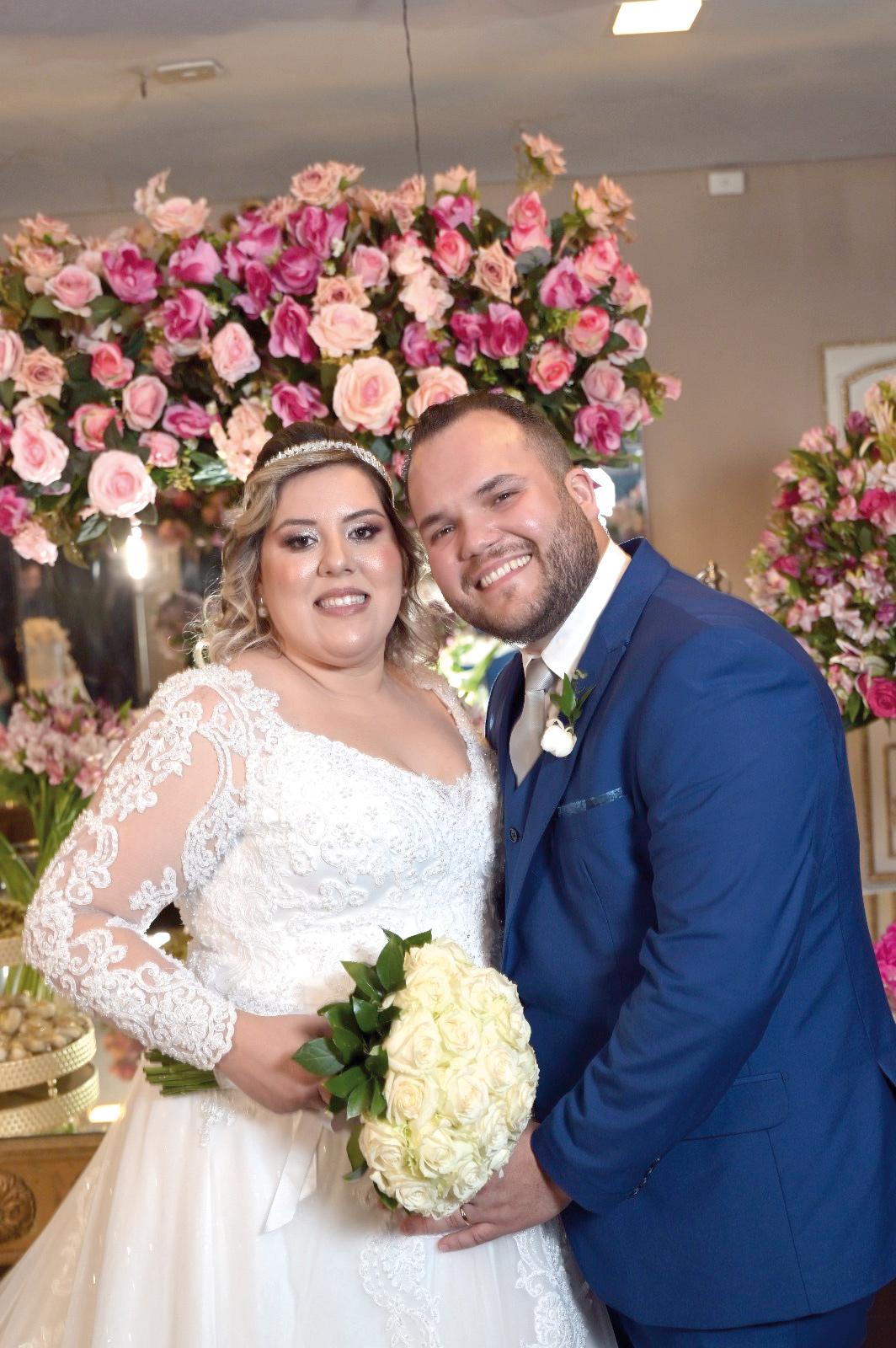 Isabela Calixto Pires Migliorin e Augusto Campos Migliorin Nunes da Silva subiram ao altar com direito a festa linda e florida (Foto/Alysson Oliveira)