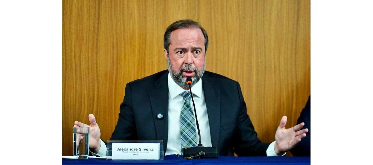 O ministro de Minas e Energia, Alexandre Silveira, fez o anúncio sobre a medida em coletiva de imprensa na sede do ministério, em Brasília (Foto/@alencartauan)