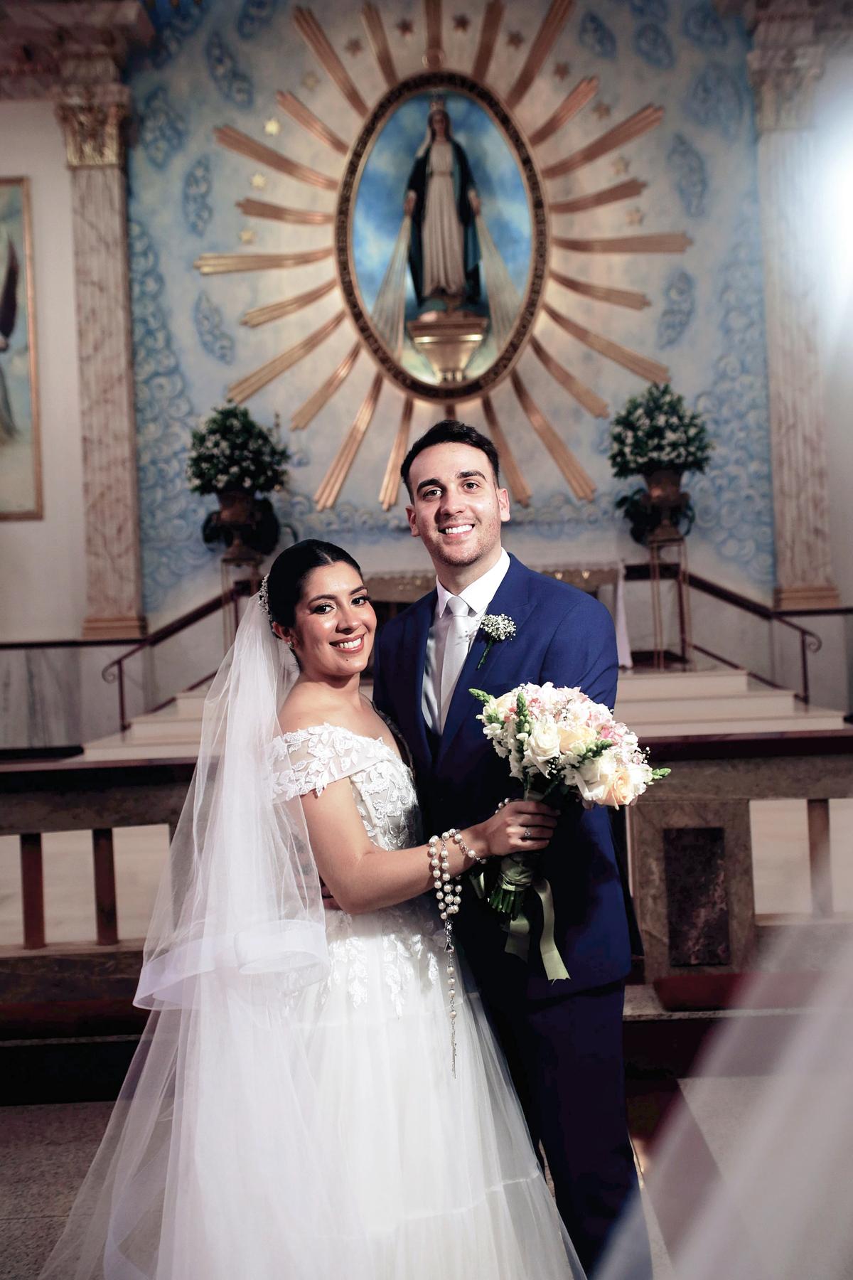 Karen Furtado e Luciano Fidelis também disseram sim, aos pés de Nossa Senhora Medalha Milagrosa (Foto/Wagner Pinheiro)