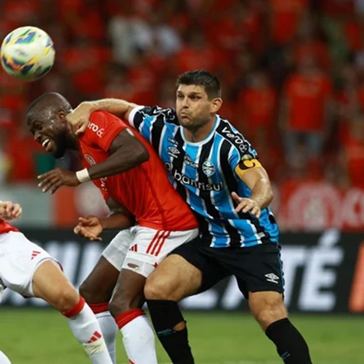 Enquanto o time colorado tenta encostar no G-4, a equipe tricolor busca se afastar da zona de rebaixamento. ((Foto/Zero Hora))