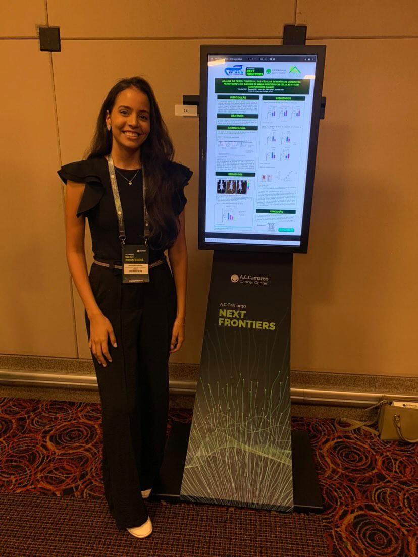 Pesquisadora Rahiana Joice Amaral Teixeira, do curso de Biomedicina, apresentou o trabalho no evento ocorrido em São Paulo (Foto/Divulgação)