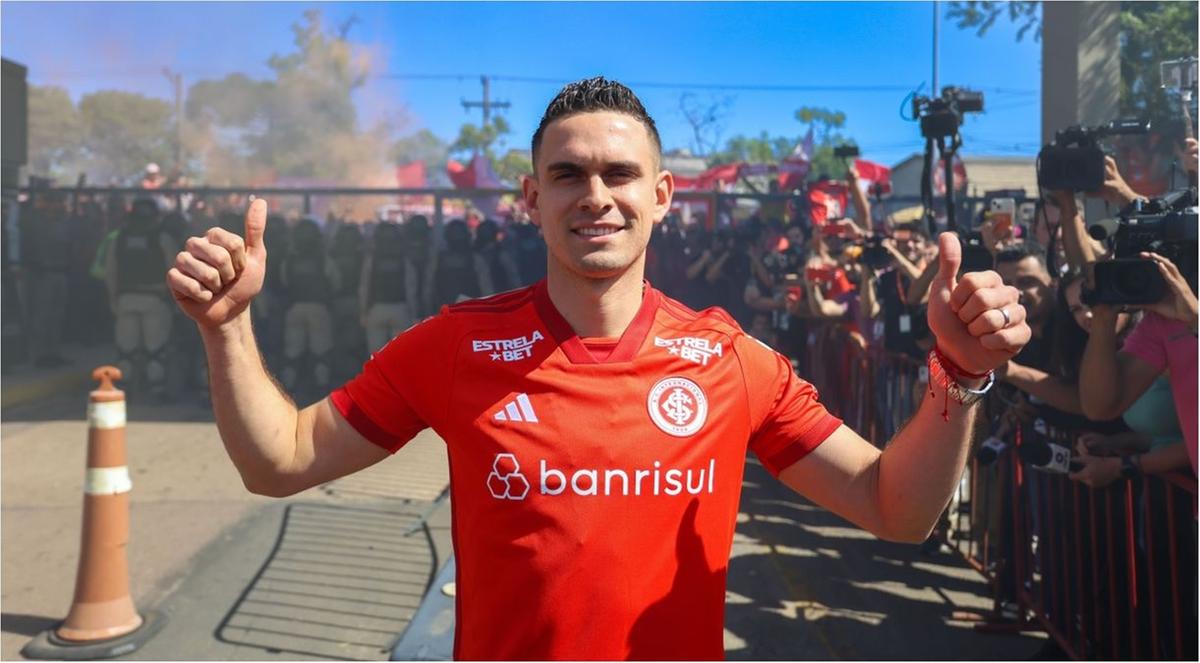 Borré deu um leve desvio na bola e mandou para o fundo das redes do Grêmio fazendo o único gol da partida (Foto/Internacional)