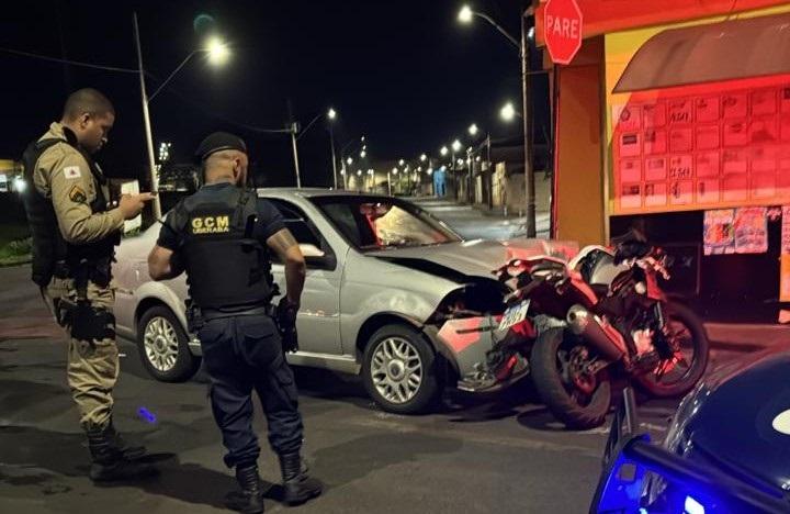 O carro atingiu a motocicleta de frente e o piloto não resistiu e morreu durante atendimento do Samu (Foto/Reprodução)