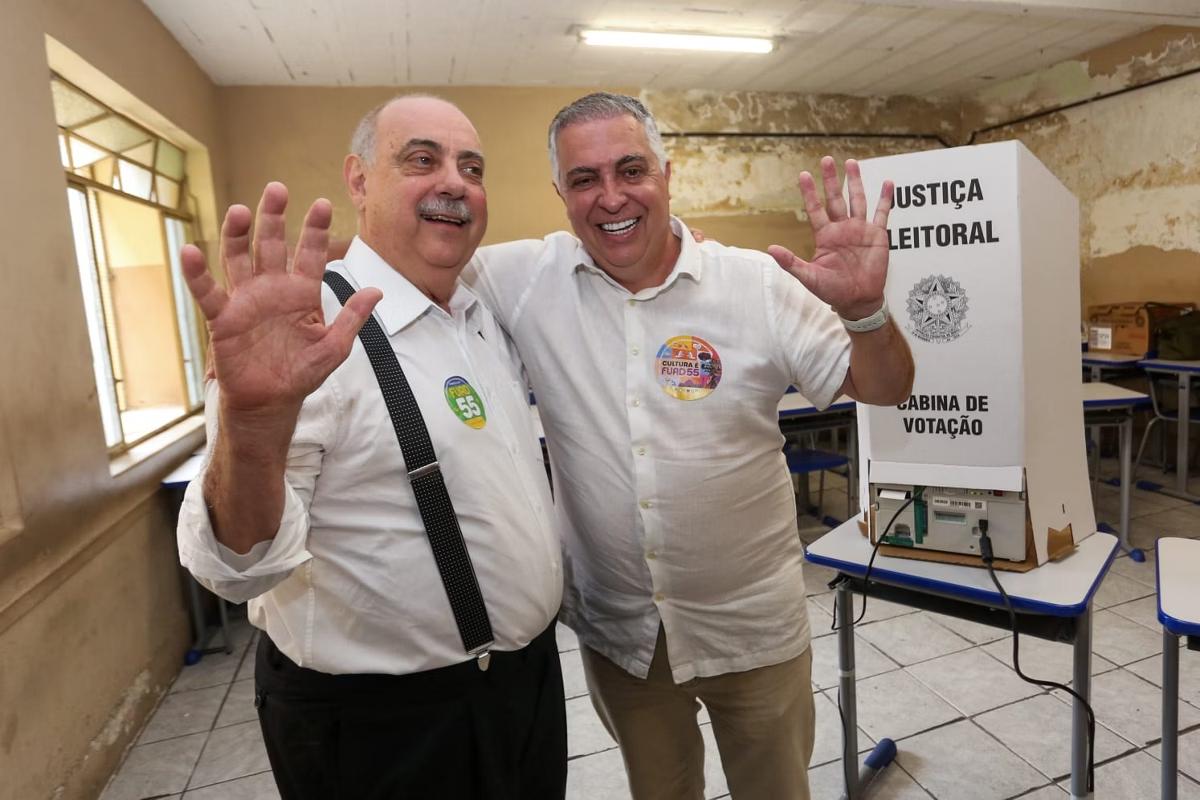 Candidato a vice-prefeito votou na manhã de hoje na escola onde estudou na infância (Foto/Júnia Garrido/Campanha Fuad Noman)