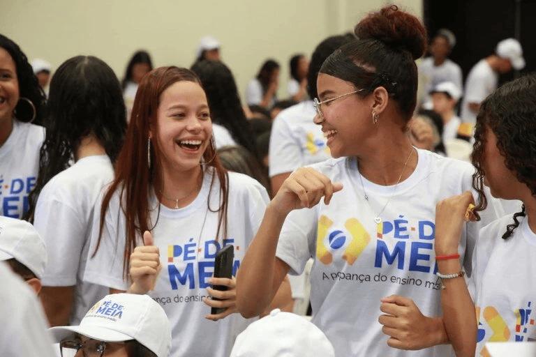 Mais de 2,7 milhões de alunos do ensino médio de todo o país estão entre os beneficiários do Pé-de-Meia (Foto/Luís Fortes/MEC)