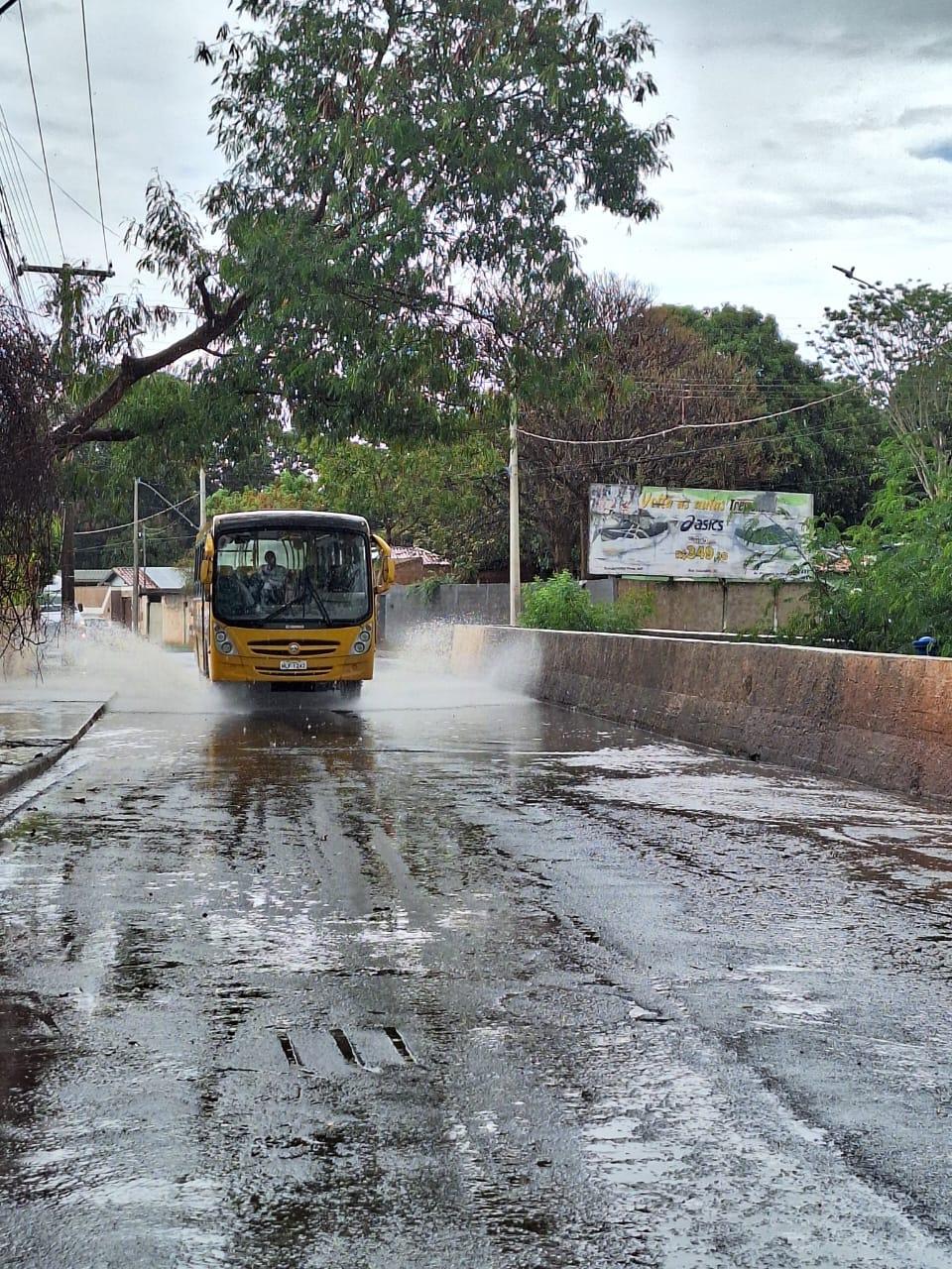 Moradores que utilizam a rota pedem que uma drenagem seja realizada com urgência (Foto/Divulgação)