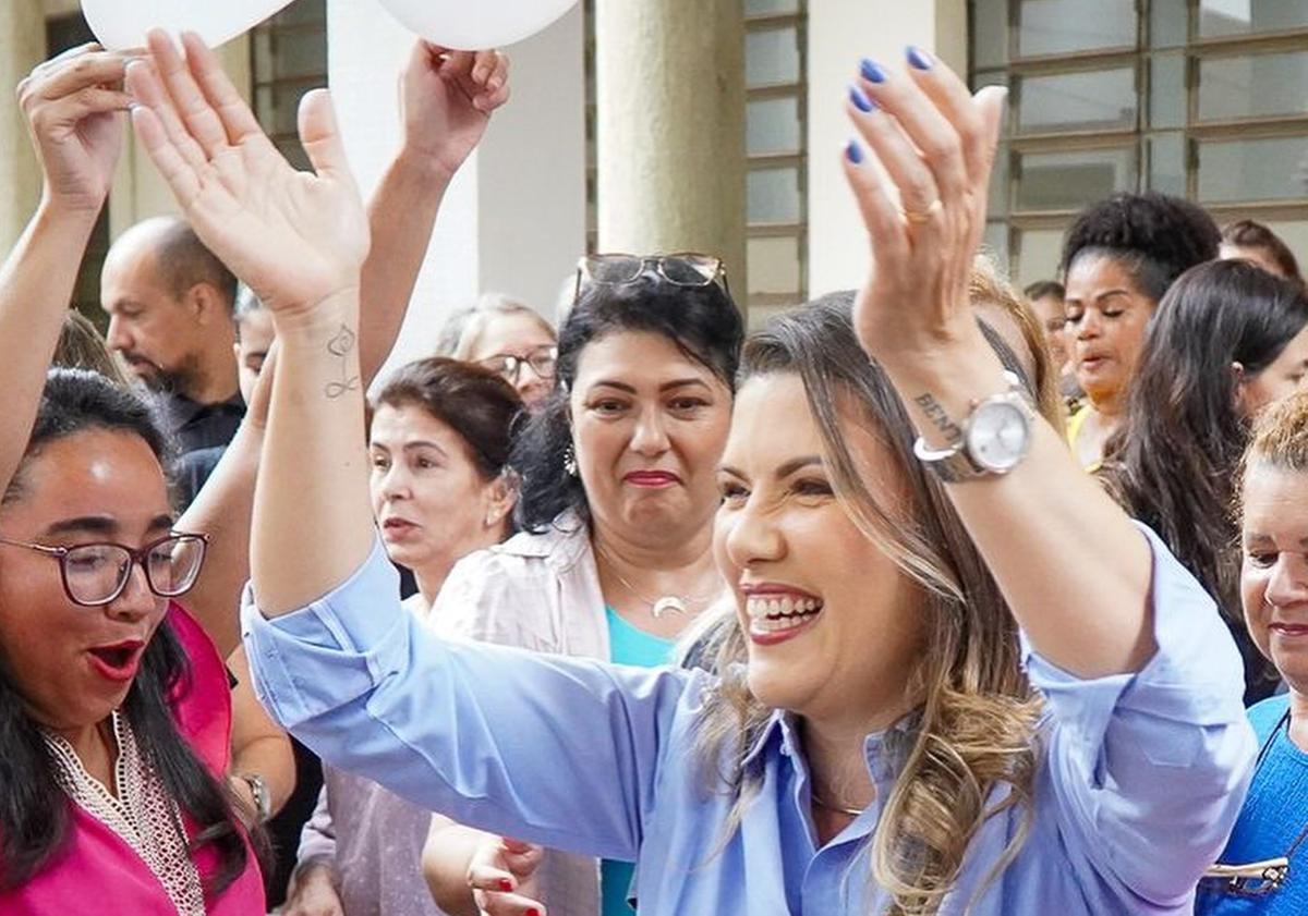 Prefeita Elisa foi recebida nesta segunda-feira com festa no Centro Administrativo, após ter sido reeleita para mais quatro anos (Foto/Divulgação)