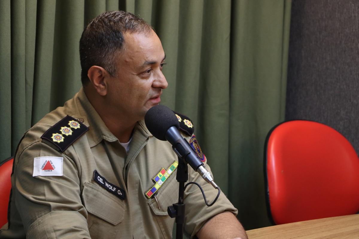 Comandante Rodrigo Wolf durante entrevista ao programa Pingo do J (Foto/Sérgio Teixeira)