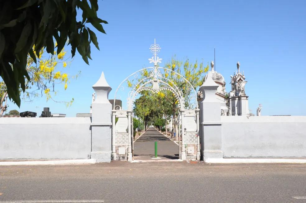 Estima-se que cerca de 45 mil pessoas visitaram o Cemitério São João Batista, 22 mil foram ao Medalha Milagrosa e aproximadamente 800 visitaram o Cemitério Bom Pastor, em Ponte Alta (Foto/Arquivo)