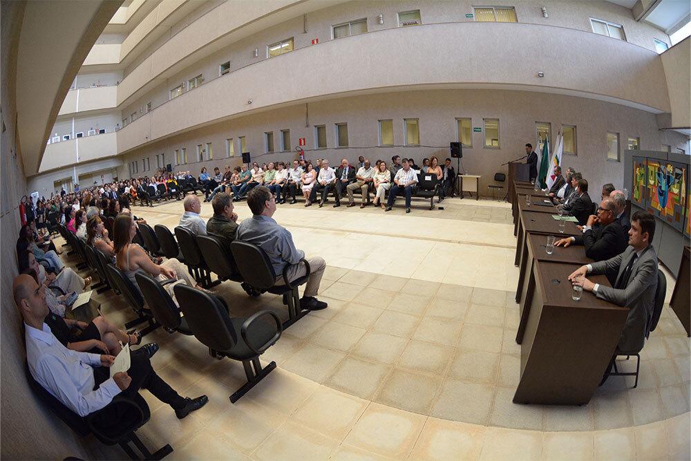 Diversos servidores foram homenageados durante a solenidade (Foto/Divulgação)