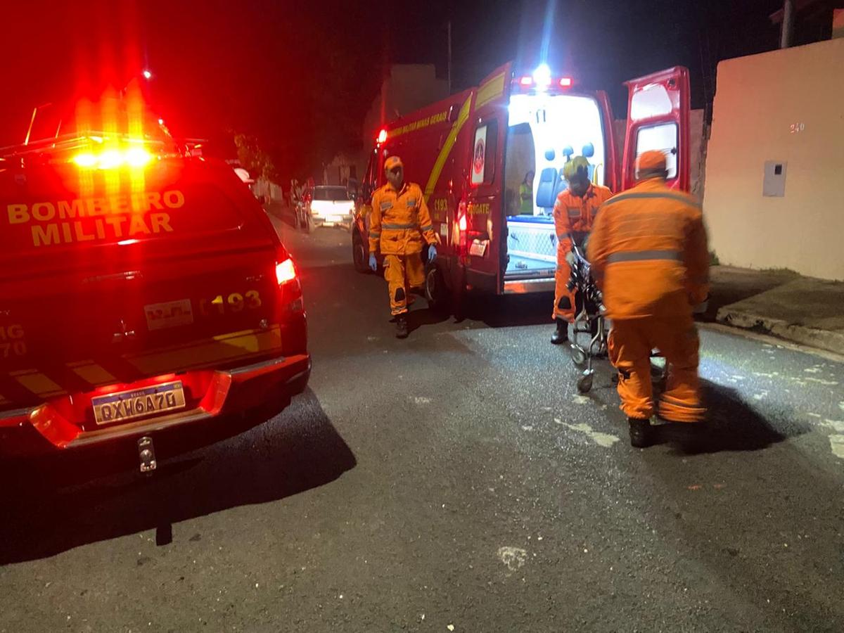 A equipe de socorro dos bombeiros realizou o atendimento pré-hospitalar no local (Foto/Divulgação)