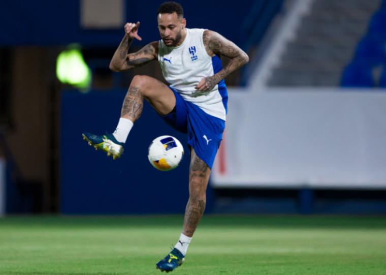 Neymar deixou o campo muito chateado e chegou a arremessar copos de água no banco de reservas (Foto/Al-Hilal)