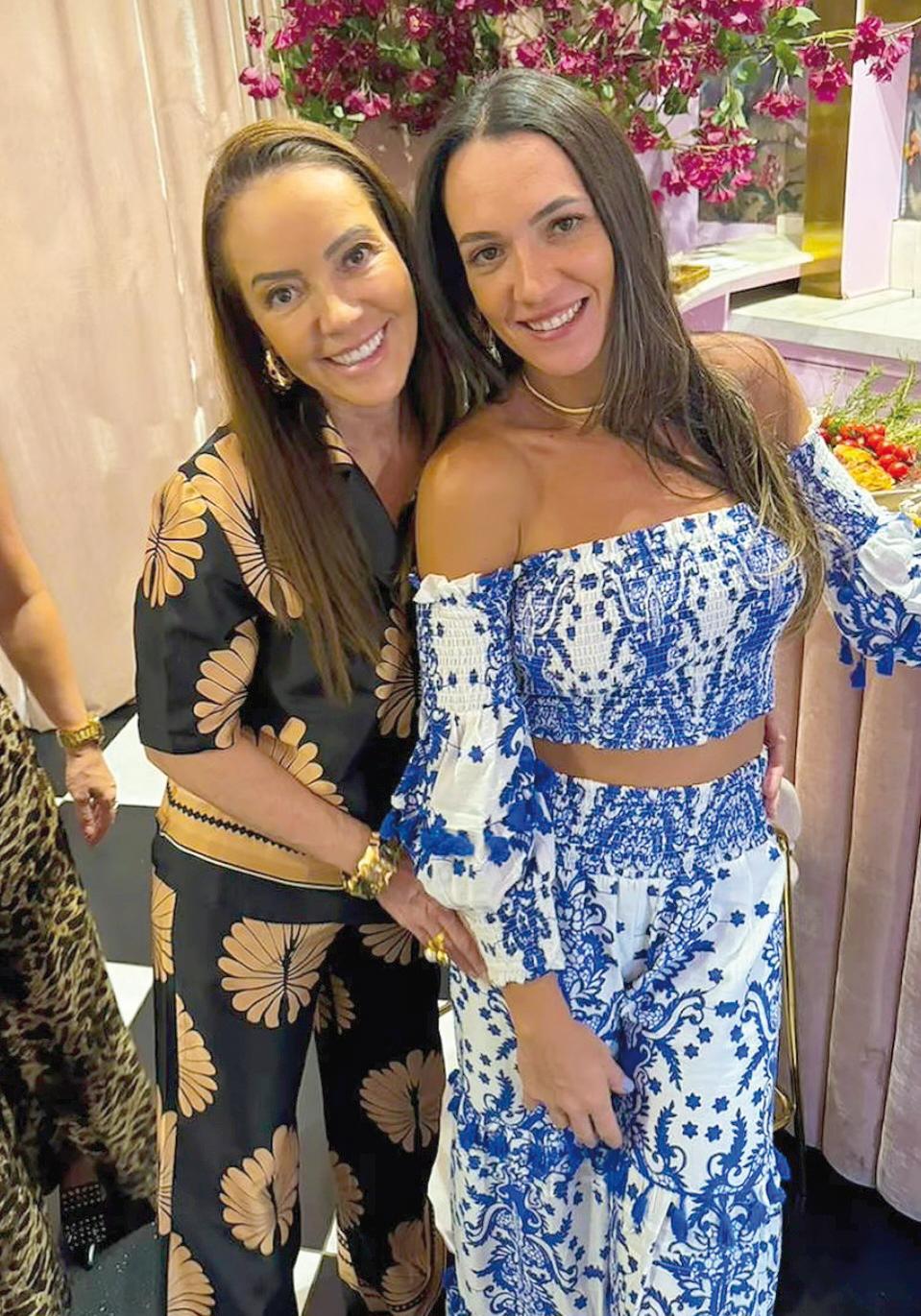 Sempre linda, Deborah Hial festejou niver aqui em Uberaba ao lado de amigos e da filha Luisa (Foto/Arquivo pessoal)