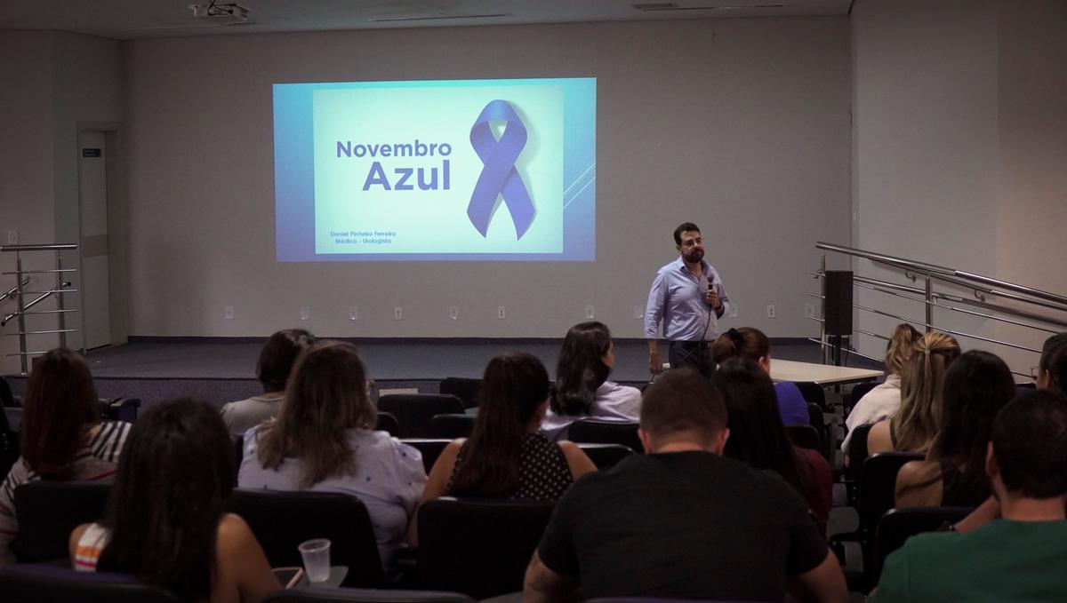 Médico urologista da Unidade Regional de Saúde do São Cristóvão, Daniel Pinheiro, ministra capacitação para profissionais (Foto/Divulgação)