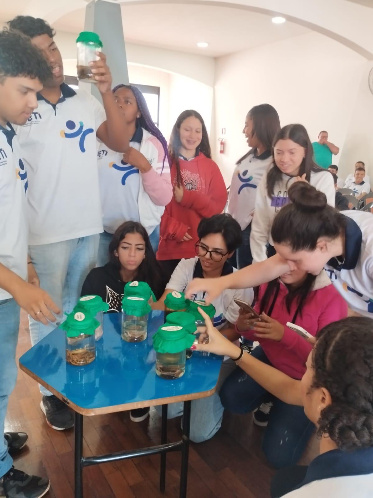 Além dos cuidados contra a dengue, ação também fez demonstrações sobre animais peçonhentos (Foto/Divulgação)