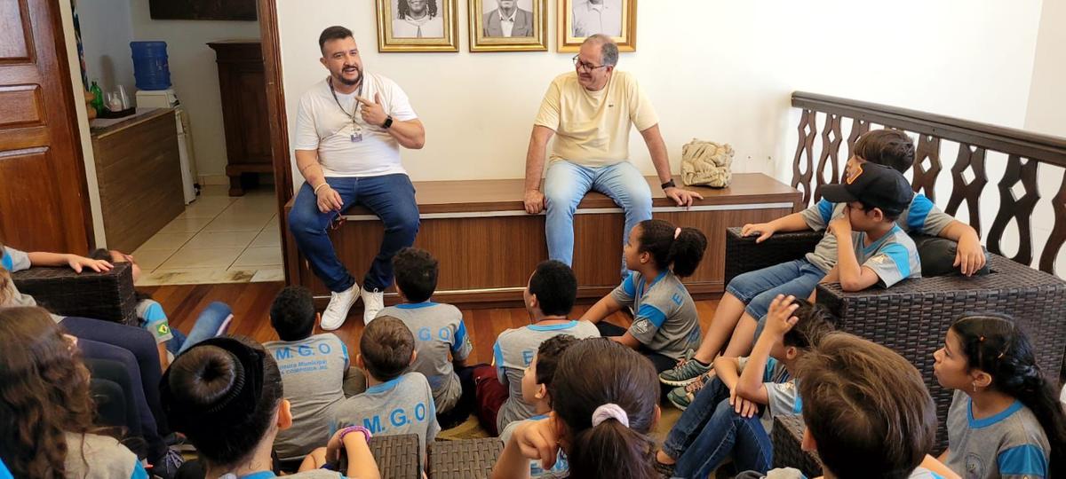 Cerca de 20 estudantes de Água Comprida participaram da visita (Foto/Divulgação)