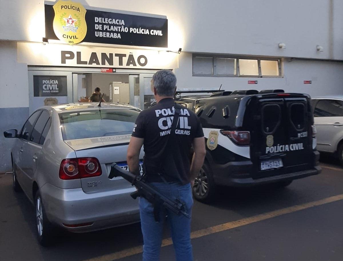 O carro estava parado no Residencial 2000 e policiais civis fizeram campana para prender o suspeito (Foto/Divulgação)