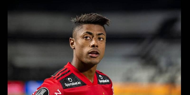 Quando Bruno Henrique saía do campo, torcida do Cruzeiro entoou um canto chamando o jogador de bandido (Foto/Alexandre Vidal/CRF)