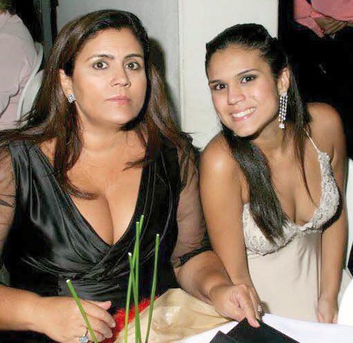 Querida amiga Ana Nery Lima passou o dia de ontem recebendo muito carinho dos amigos e familiares pelo seu aniversário. Na foto com a filha Babi Magela (Foto/Arquivo pessoal)