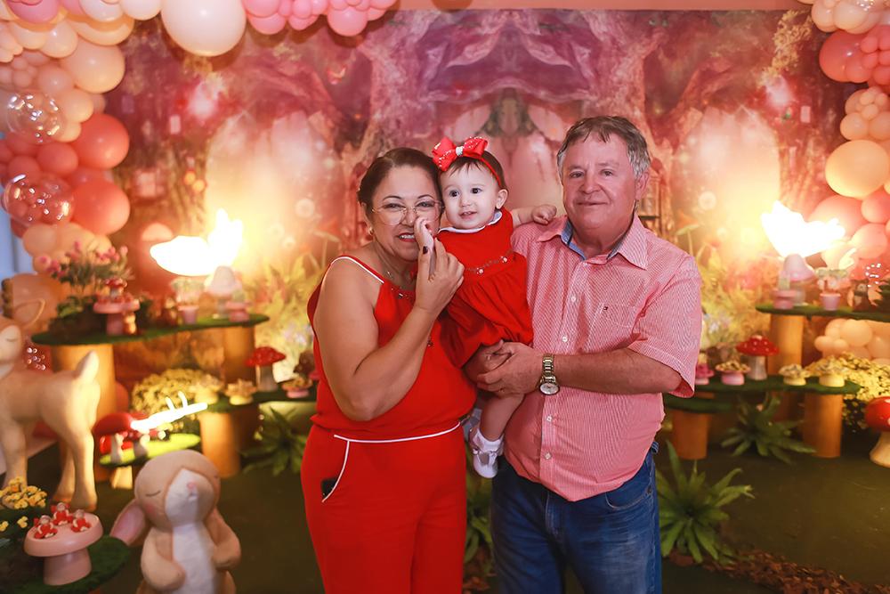 A aniversariante com os avós maternos, Maria Beatriz Vieria Féliz e Moacir Félix Sobrinho (Foto/Stella Barbosa)