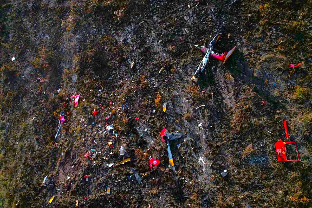 Destroços da aeronave ficaram espalhados por serra em Ouro Preto (Foto/Fred Magno)