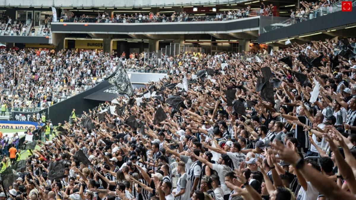 O responsável por atirar o explosivo ao gramado deve responder por expor o perigo, a vida e a integridade física (Foto/Daniela Veiga/Atlético MG)