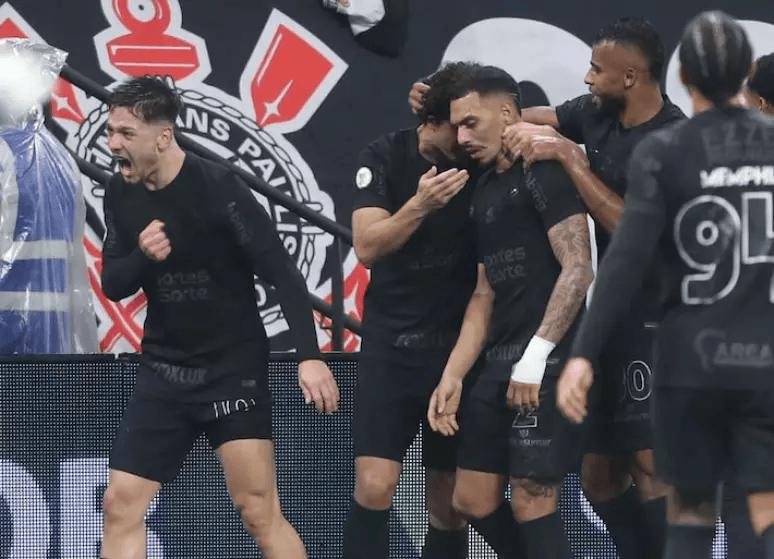 Faltando 5 rodadas para o fim do Brasileirão, o Corinthians tem grandes possibilidades de disputar ainda um torneio Intercontinental (Foto/Alex Silva/Estadão)