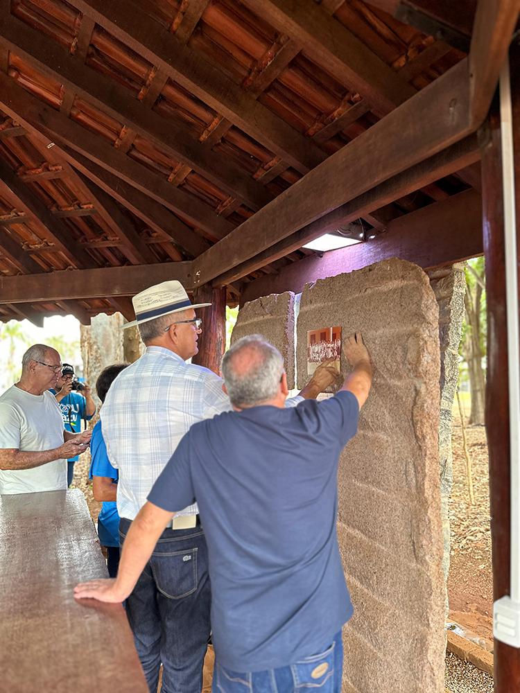 Ézio Mota recorda nomes de colegas durante visita na Fazu (Foto/Divulgação)