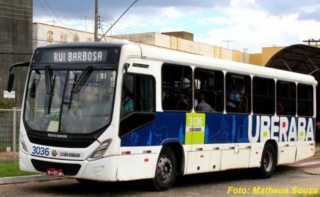 Passageira disse que o lixo foi jogado pelos próprios usuários e representante das concessionárias informou que a limpeza foi feita imediatamente (Foto/Reprodução)