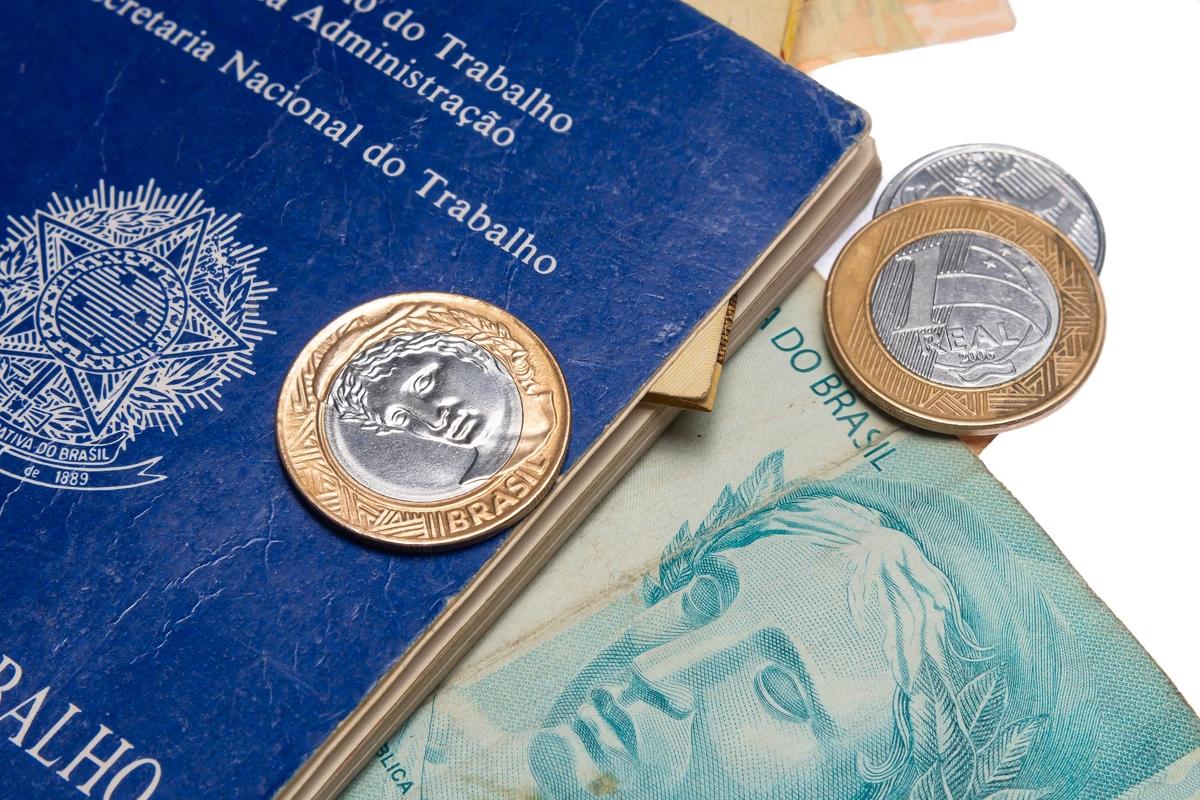 Se confirmado o novo salário, o impacto nas contas públicas é estimado em R$ 13,3 bilhões adicionais (Foto/Edson Souza/iStockphoto)