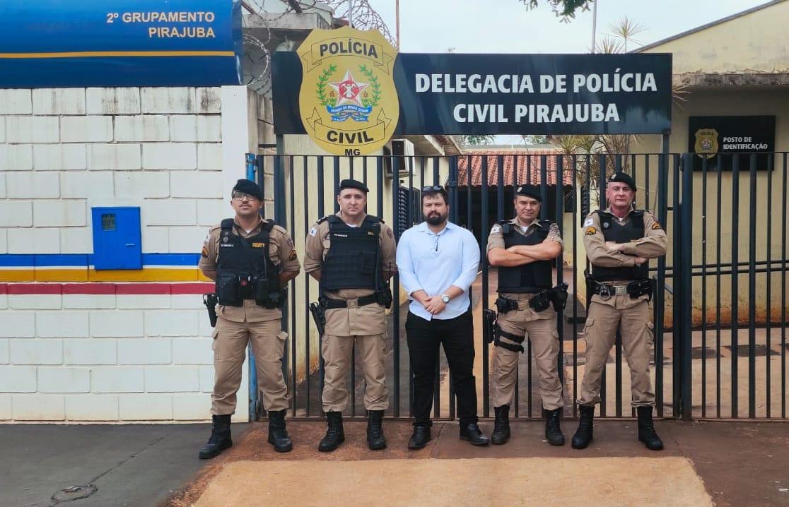 Policiais civis e militares, sob o comando do delegado PC Bruno Vinícius, cumpriram mandados de prisão em Conceição das Alagoas e Pirajuba (Foto/Divulgação)