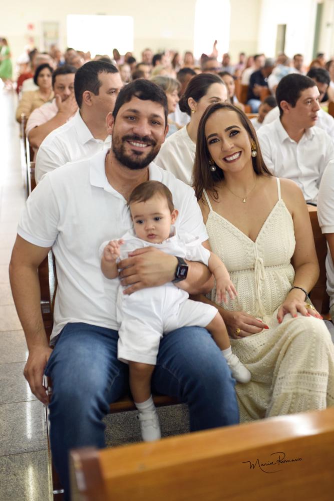 Bernardo Bielert Dias de Abreu , filho de Sabrina e Victor, em dia de batizado (Foto/Marise Romano)