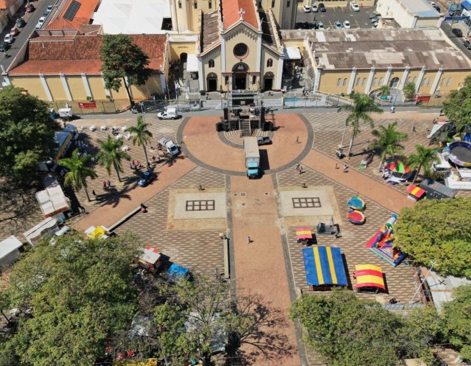 Praça da Igreja da Abadia será o primeiro local a oferecer o serviço de wi-fi de graça na cidade de Uberaba (Foto/Uberaba vista de cima)