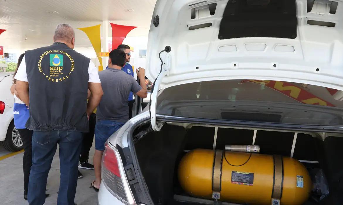 Estudos da Gasmig, para o cenário do GNV, ao abastecer R$100 de GNV, é possível percorrer 391km (Foto/Tânia Rego/Agência Brasil)