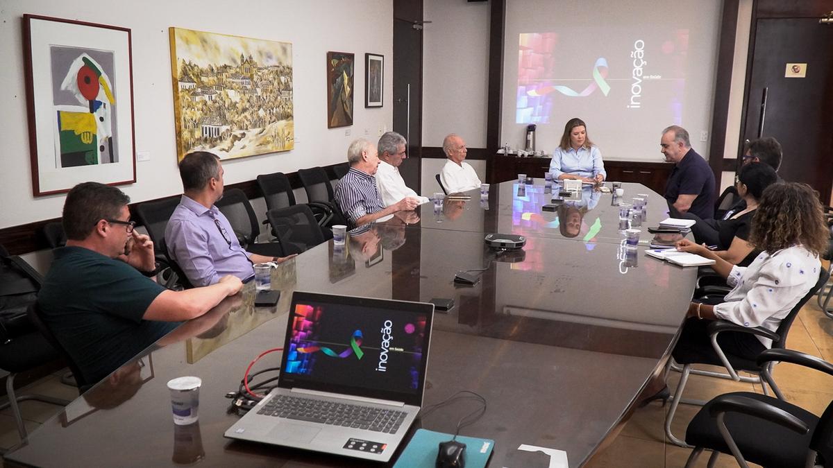 Reunião para apresentar projeto à prefeita (Foto/Alfredo Neto/PMU)