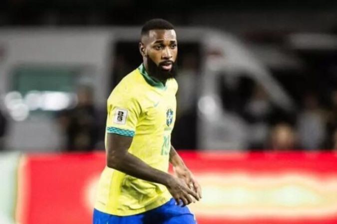 O resultado poderia ser ainda pior se Gerson não tivesse acertado um belo chute vencendo o goleiro uruguaio empatando o jogo (Foto/Rafael Ribeiro CBF)