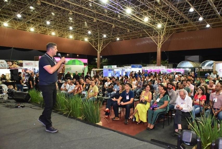 Palestras, painéis, fóruns e apresentações culturais, reunindo grandes nomes, integram a programação da ExpoCigra Fiemg deste ano (Foto/Divulgação)