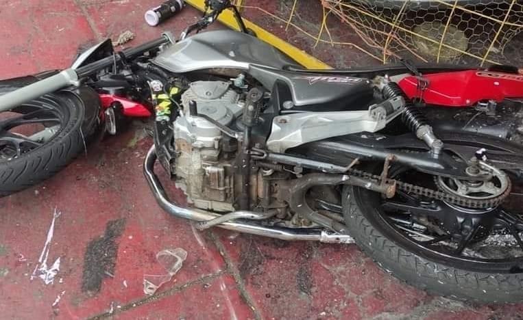 Jovem de 25 anos morreu após sofrer queda de motocicleta durante direção perigosa. Ele estava empinando a moto que pilotava (Foto/Divulgação)