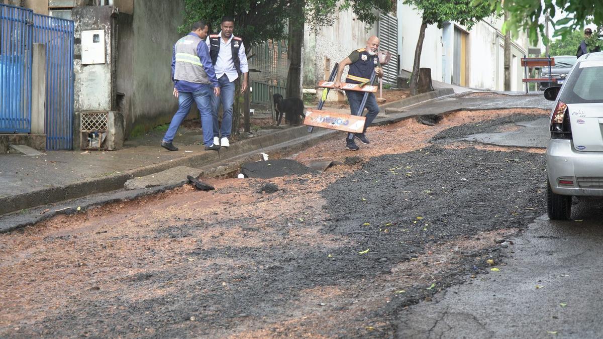 Equipe da Prefeitura esteve nas ruas para avaliar os danos causados pela chuva (Foto/Alfredo Neto/PMU)