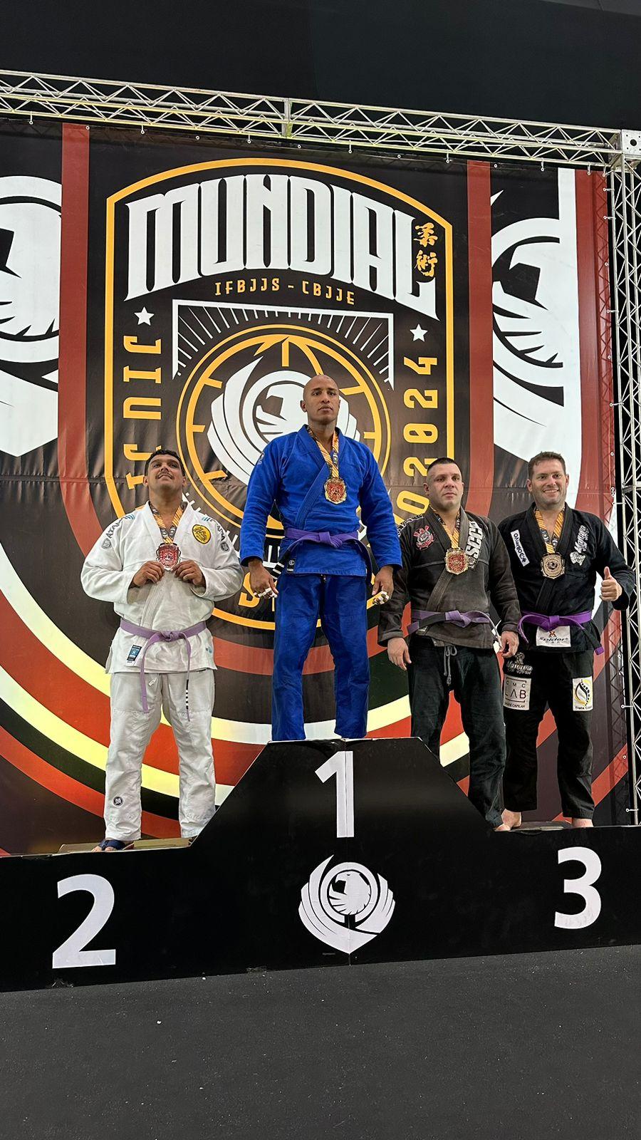 Danilson de Freitas conquistou o Mundial, Máster 2 Pesado, competição promovida pela Confederação Brasileira de Jiu Jitsu Esportivo (Foto/Arquivo pessoal)