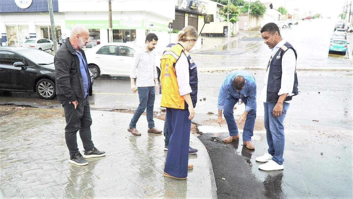 Prefeita Elisa cobrou explicações para determinados estragos às equipes técnicas e pediu agilidade na reparação (Foto/Divulgação)