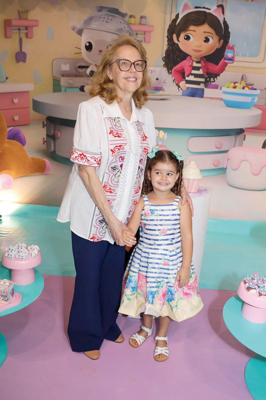 Maria Lúcia Andrade com a neta, Antonela (Foto/Paulo Lúcio)