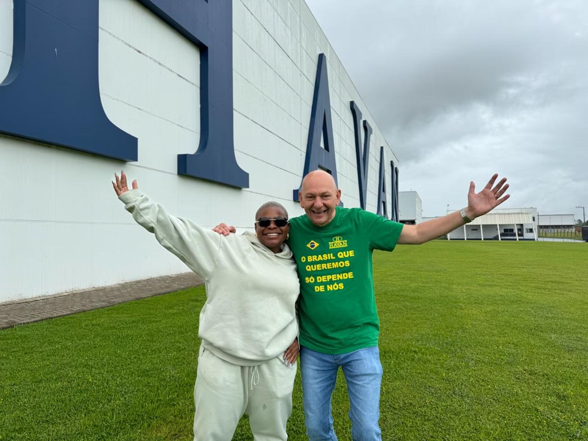 Jojo Todynho com Luciano Hang, dono da Havan. (Foto/Divulgação)