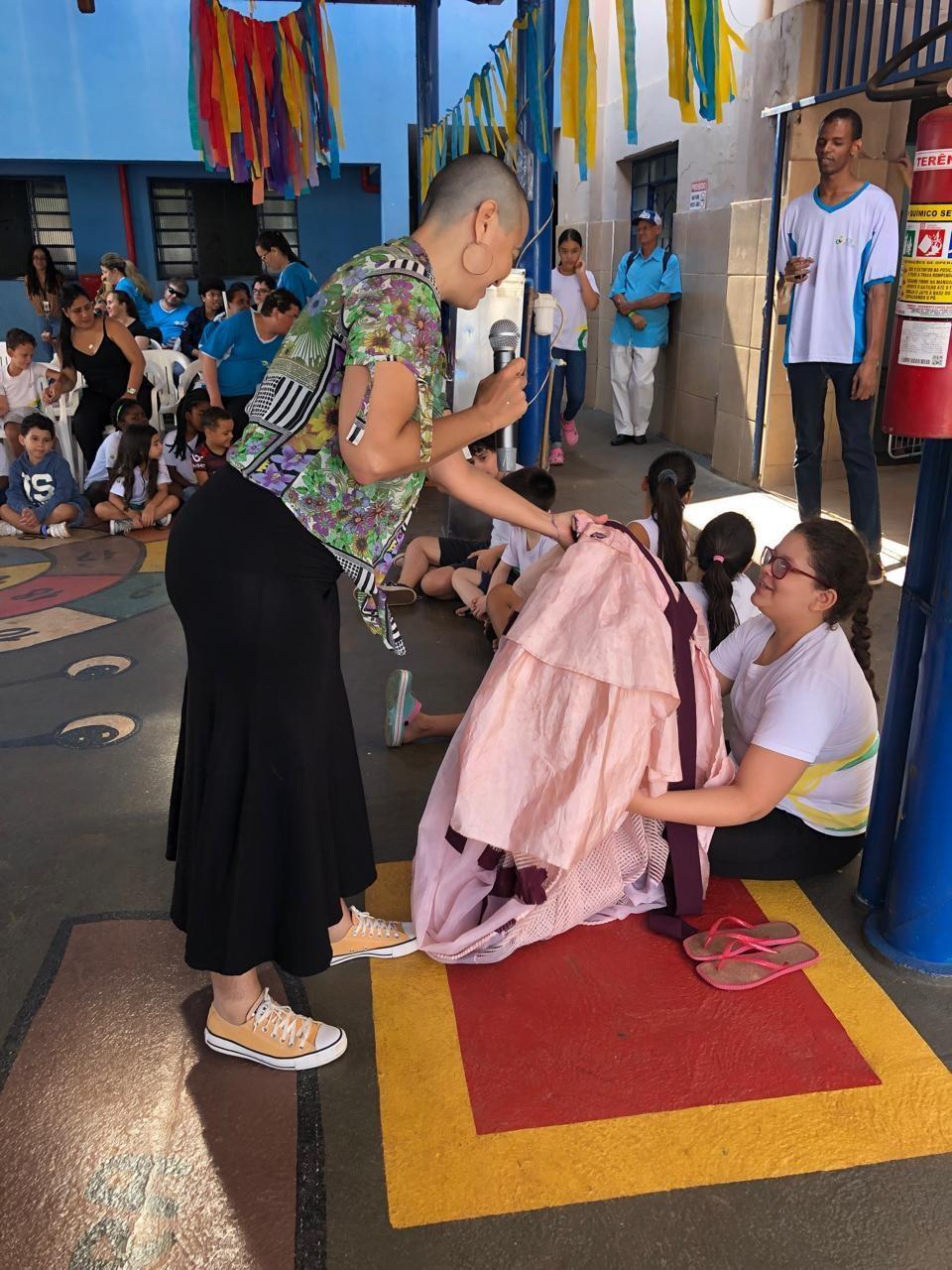 Apresentação direcionada ao ICBC aconteceu com audiodescrição, um recurso de acessibilidade que permite a pessoas cegas ou com baixa visão compreender uma peça teatral (Foto/Divulgação)