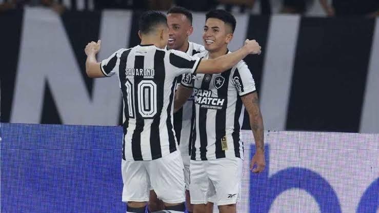 Os dois baixinhos (Tiago Almada e Savarino) Liquidaram o Palmeiras ontem no Allianz Parque (Foto/Instagram Botafogo)