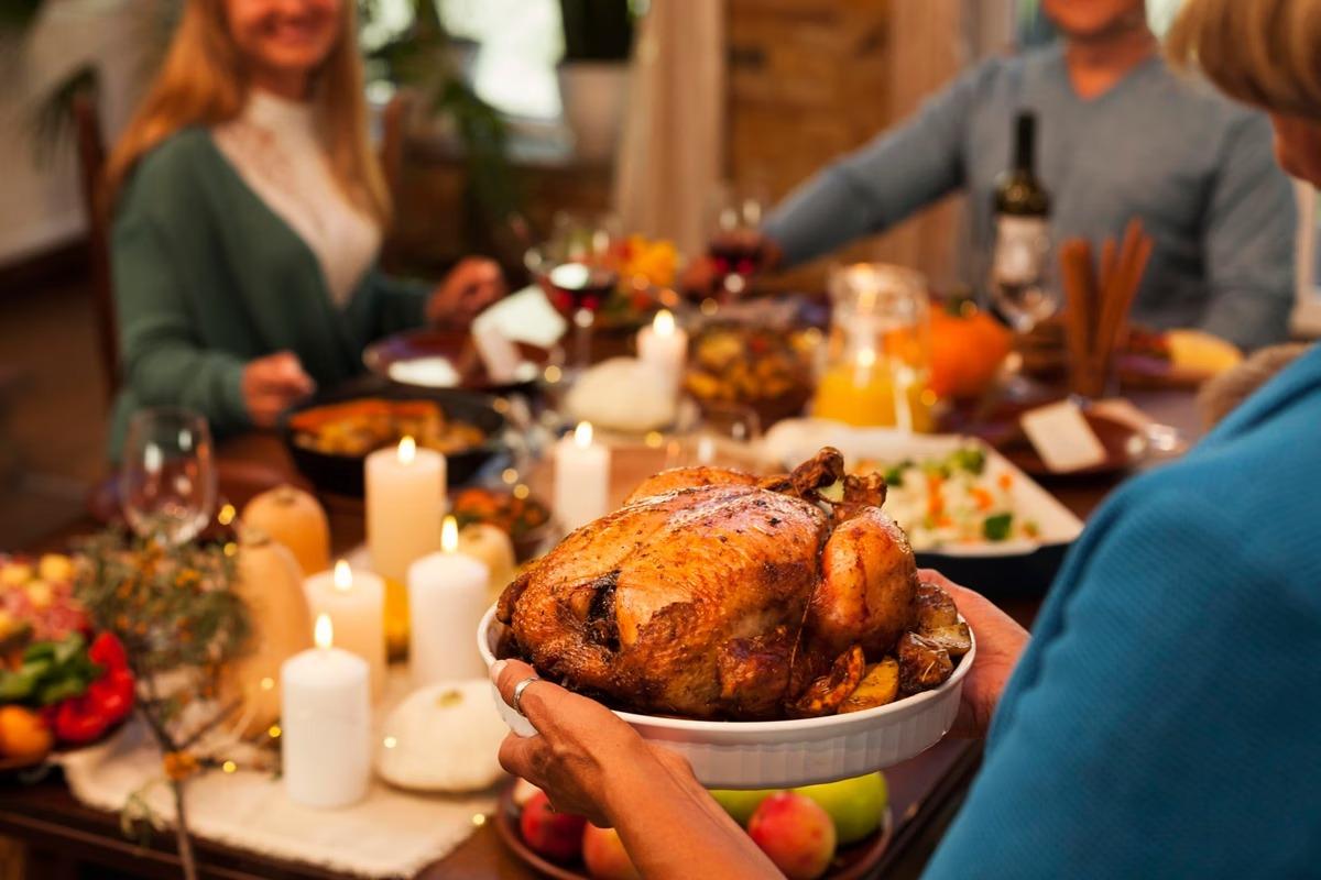 O Dia de Ação de Graças, ou Thanksgiving, é celebrado na quarta quinta-feira de novembro, nos Estados Unidos (Foto/Freepik Company S.L.)