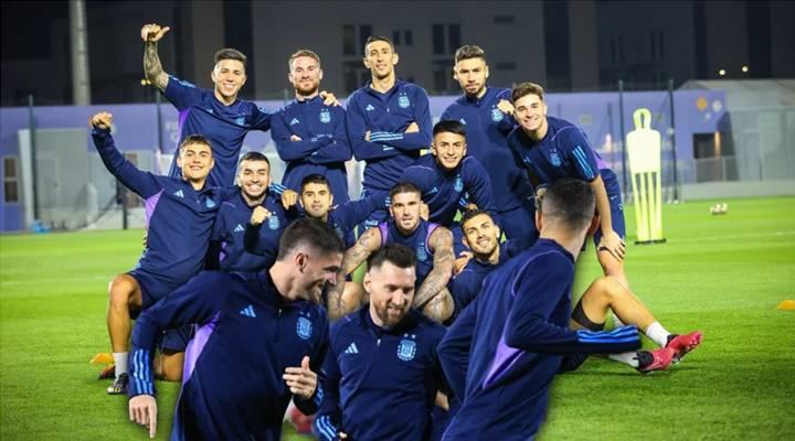 Líder das Eliminatórias da América do Sul, os argentinos continuam dando as cartas na corrida entre as melhores seleções (Foto/Diário Olé)