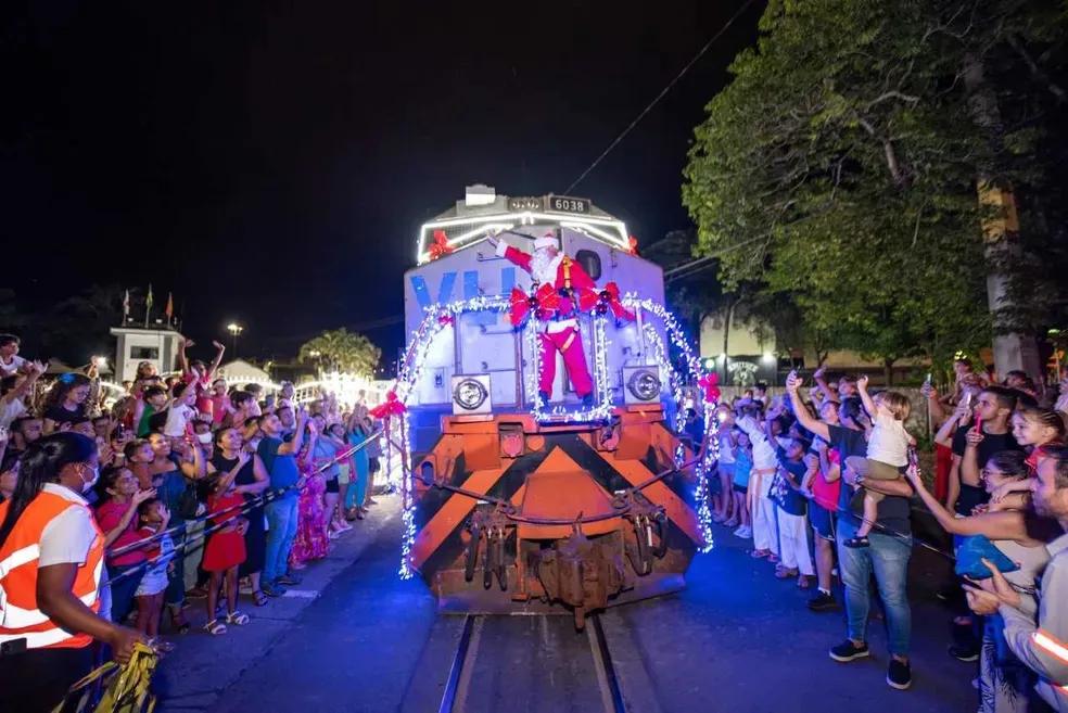 Locomotiva iluminada chegará ao Quartel-Geral da Guarda Civil Municipal, marcando a tão esperada chegada do Papai e da Mamãe Noel (Foto/Divulgação)