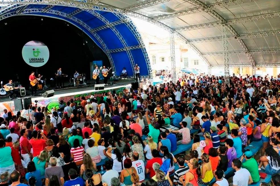 Apresentação da cantora Glau Mineira acontece no dia 8 de outubro, das 18h30 às 21h, na Praça da Concha Acústica (Foto/Reprodução)