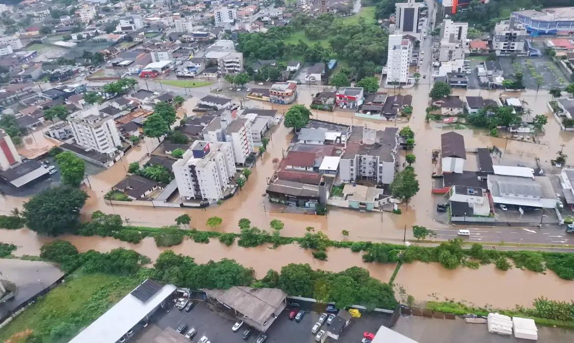 Chuva intensa deve permanecer até segunda-feira (9) (Foto/Coredec/Santa Catarina)